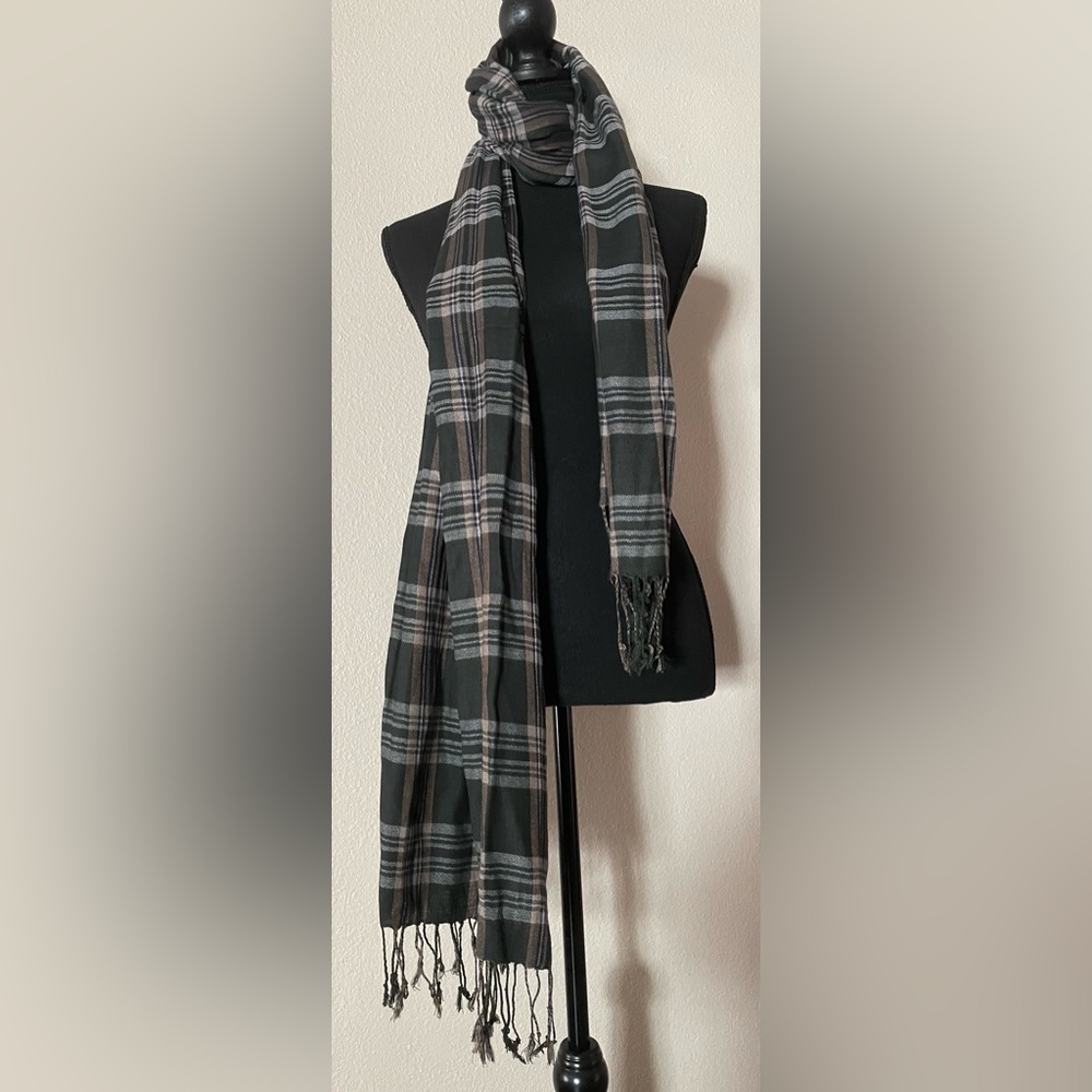 Unisex 32 Inch Plaid Scarf